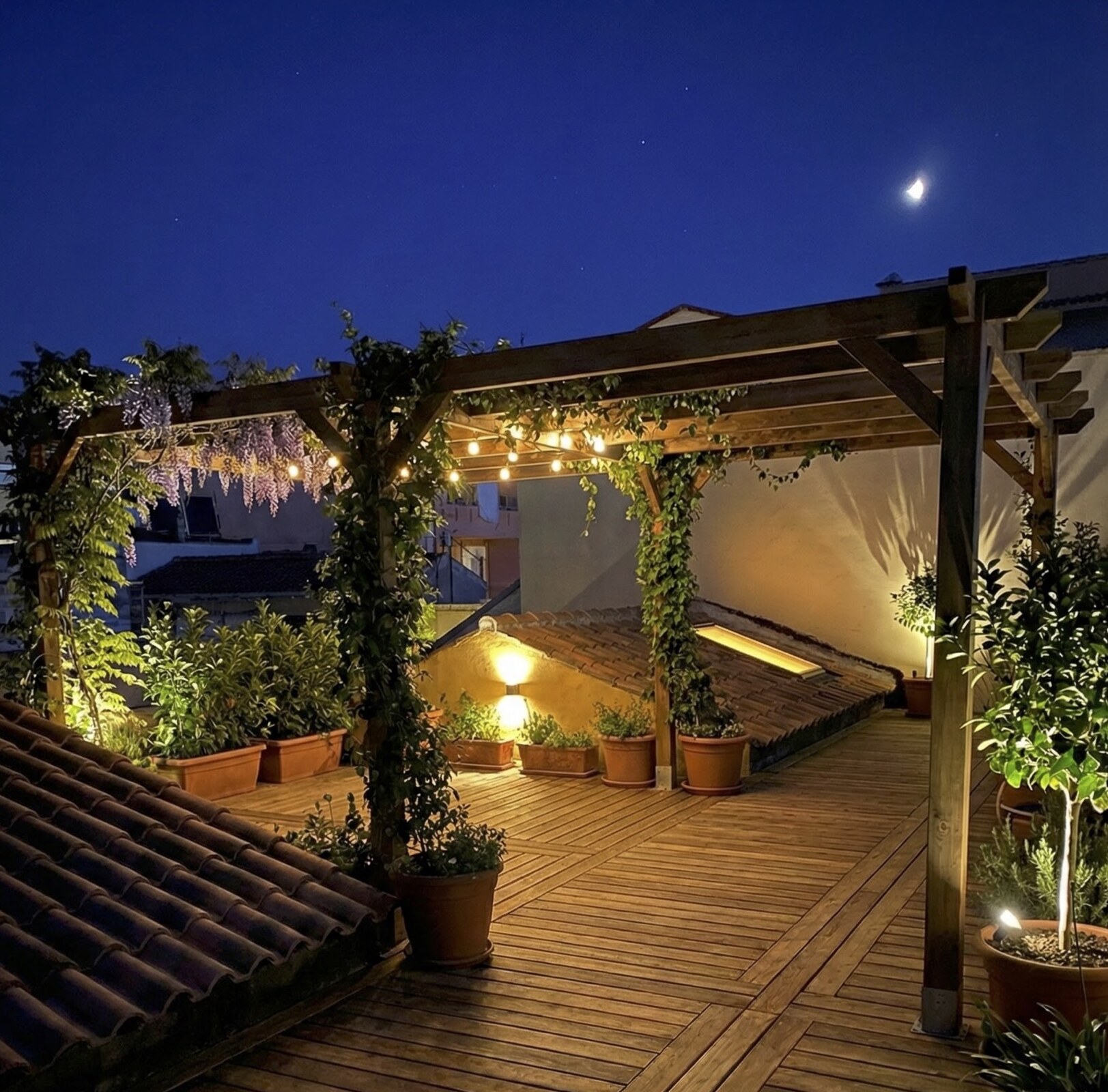 Casa a corte — pergola sulla terrazza